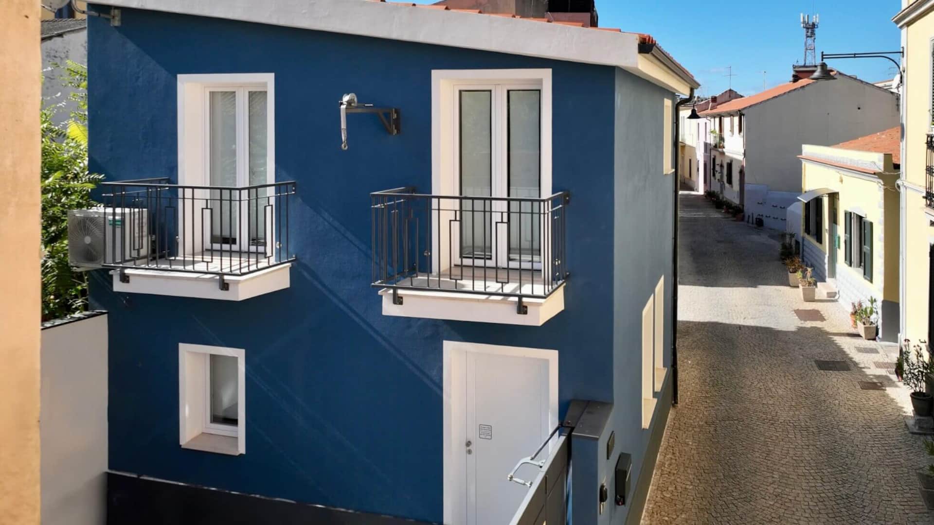 Historic townhouse terrace in Olbia old town — RENTAL12 holiday rental on Via delle Terme