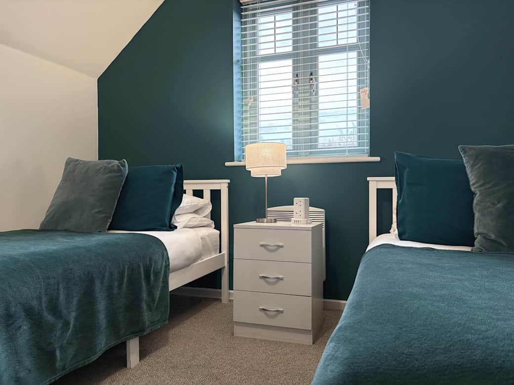 17 st johns penthouse bedroom two single beds and drawers 17 st johns penthouse bedroom two single beds and drawers