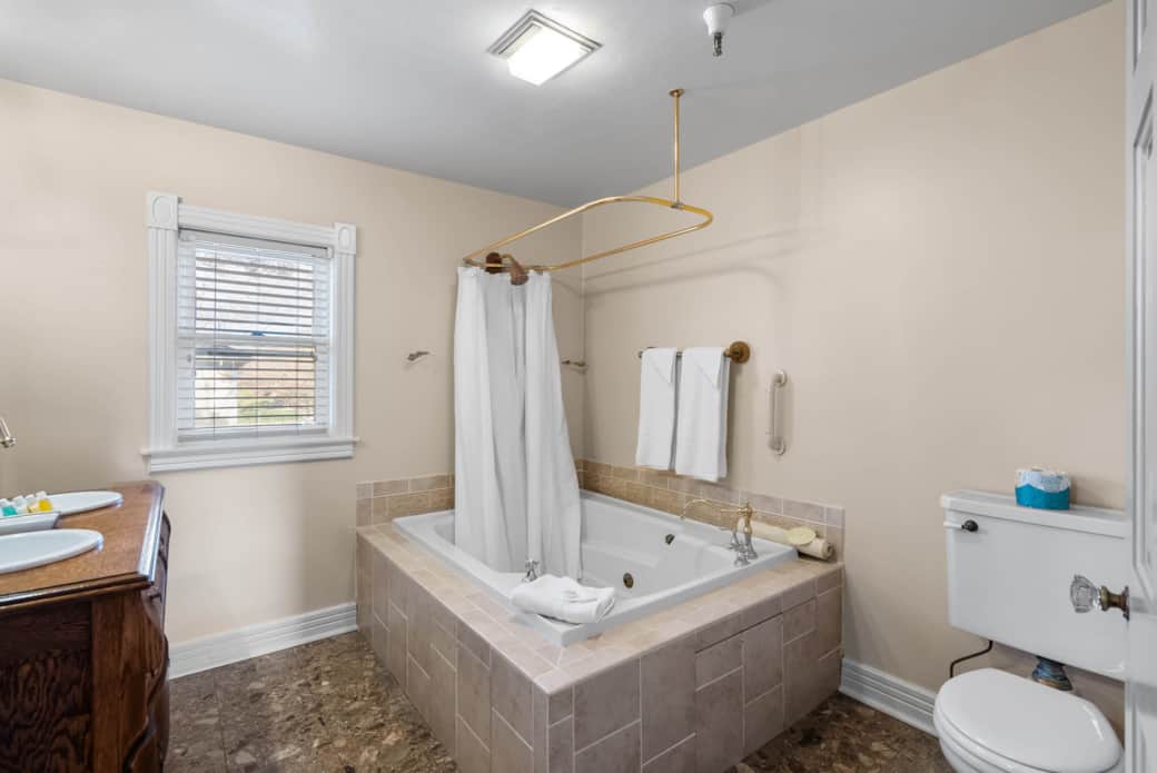 Bridle Suite Napa Bed&Breakfast Room in Napa