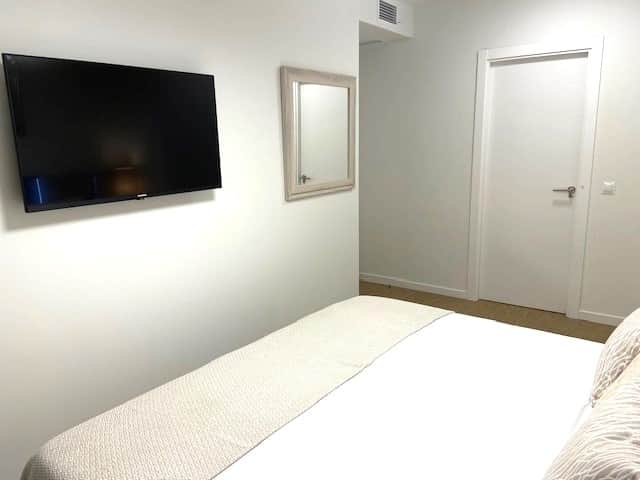 Bedroom 1 pic2