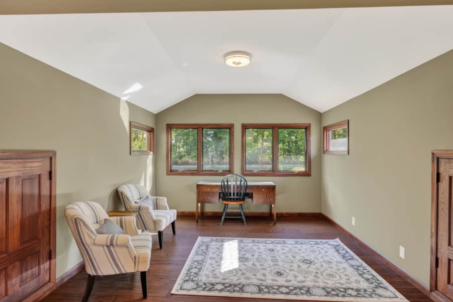 Sitting room with workspace