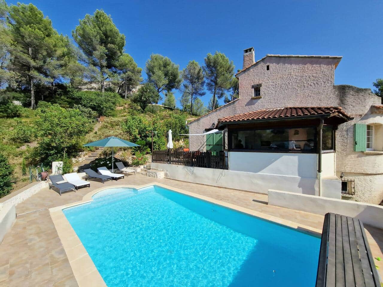 Swimming pool, sun loungers