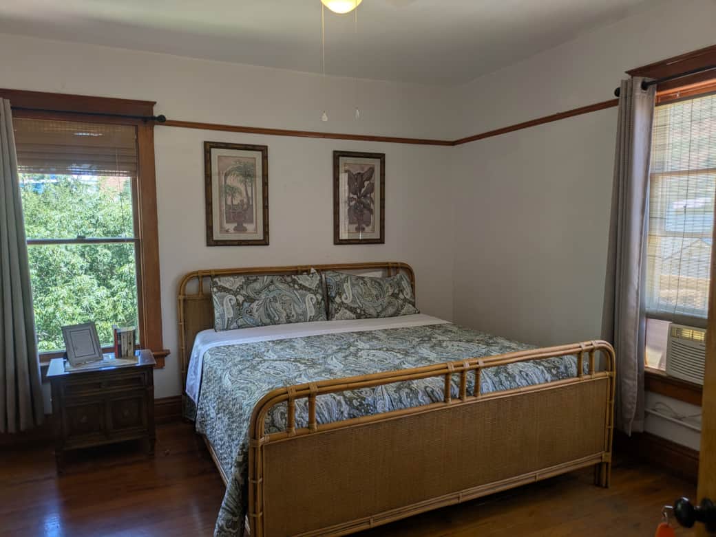 Room 7 king bed