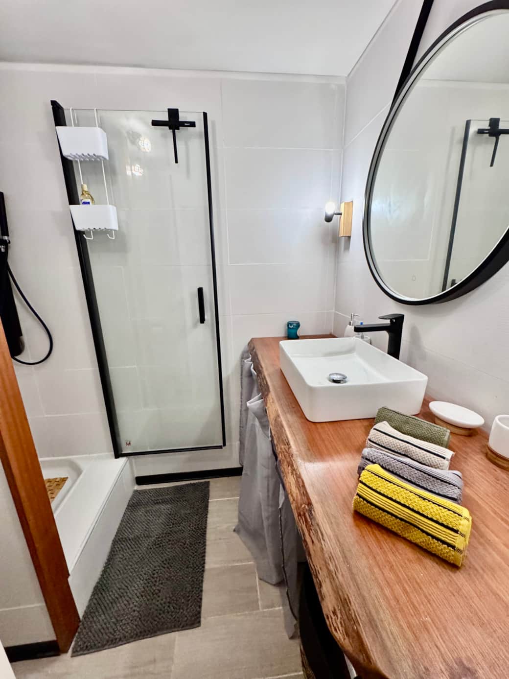 Salle de bain entrée - TI KAZ SOLEY - PIERRE ET VACANCES MARTINIQUE - Conciergerie SHIVAKEYS Salle de bain entrée - TI KAZ SOLEY - PIERRE ET VACANCES MARTINIQUE - Conciergerie SHIVAKEYS