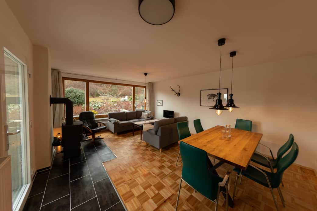 Wohnzimmer mit Blick in den Garten