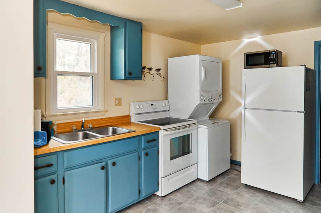 Full Kitchen w/ Washer + Dryer Full Kitchen w/ Washer + Dryer