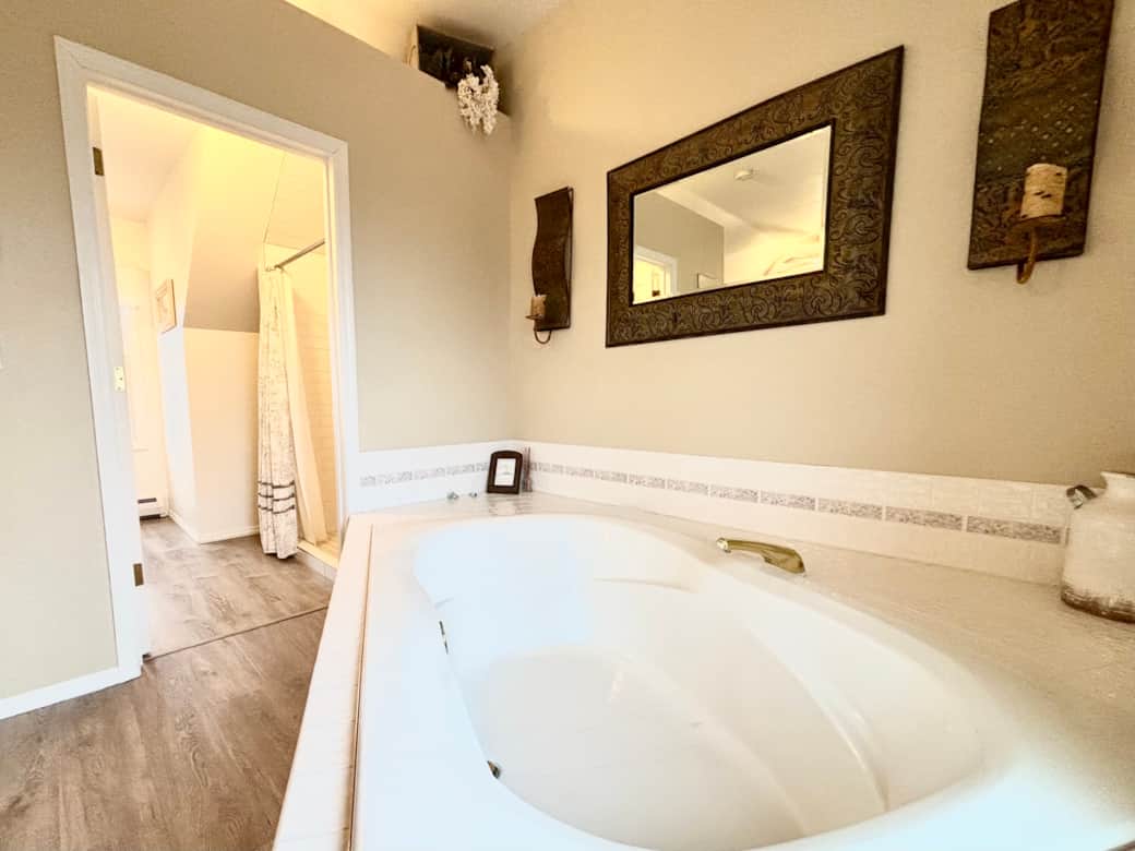 Large soaker tub | Mountain views