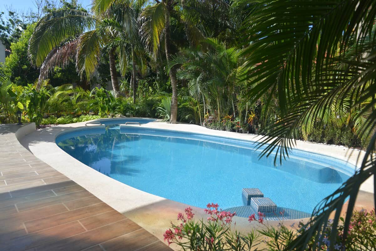 PRIVATE POOL