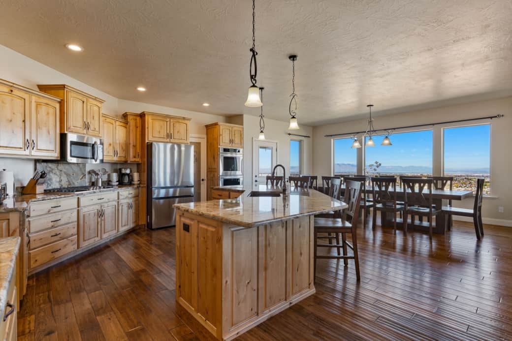 Gourmet Kitchen with Huge Island - Cooking and Dishes with a View!