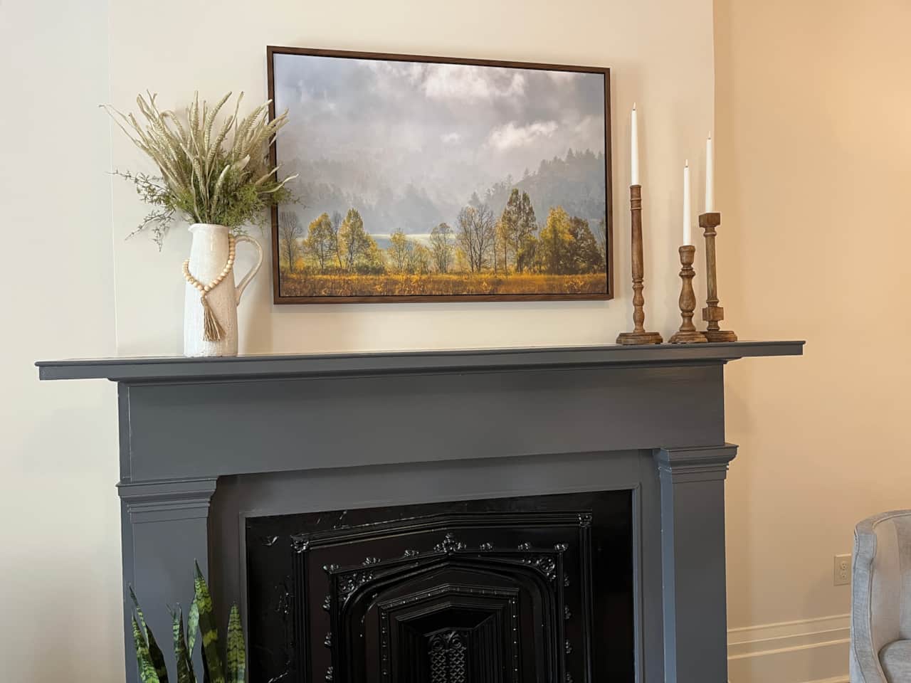 The willis james bedandbreakfast confluence room mantel