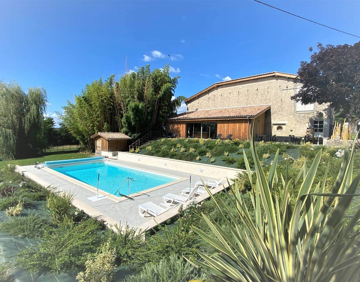 Piscine, terrasse et solarium