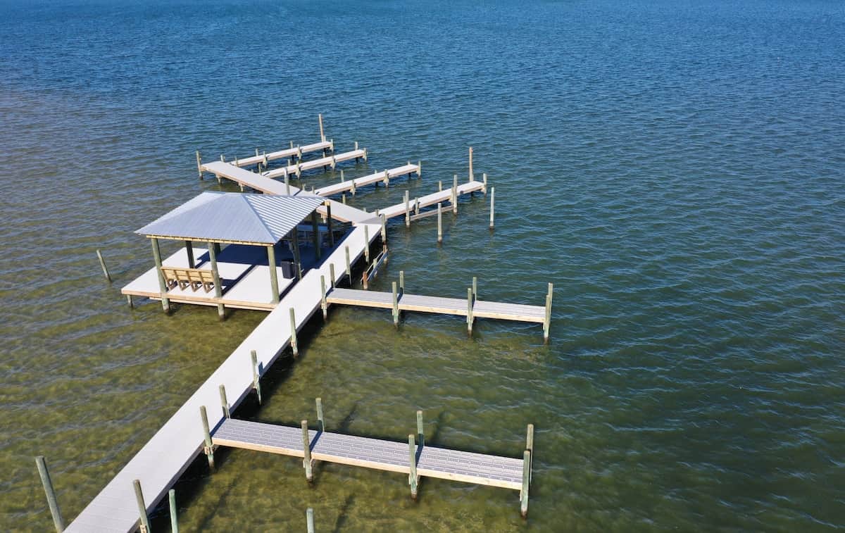 Love the lake life? 

Bring your boat! We are a boat-friendly club. There is a fee of $20 to park your boat during your stay, short-term docking is free and on a first-come, first-served basis. 

Launch on Little Lagoon. 