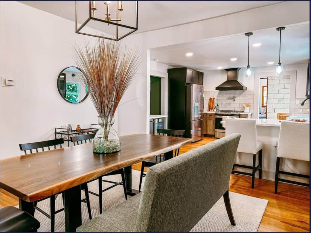 Open dining concept with the Kitchen.  Countertop peninsula is perfect for entertaining guests!