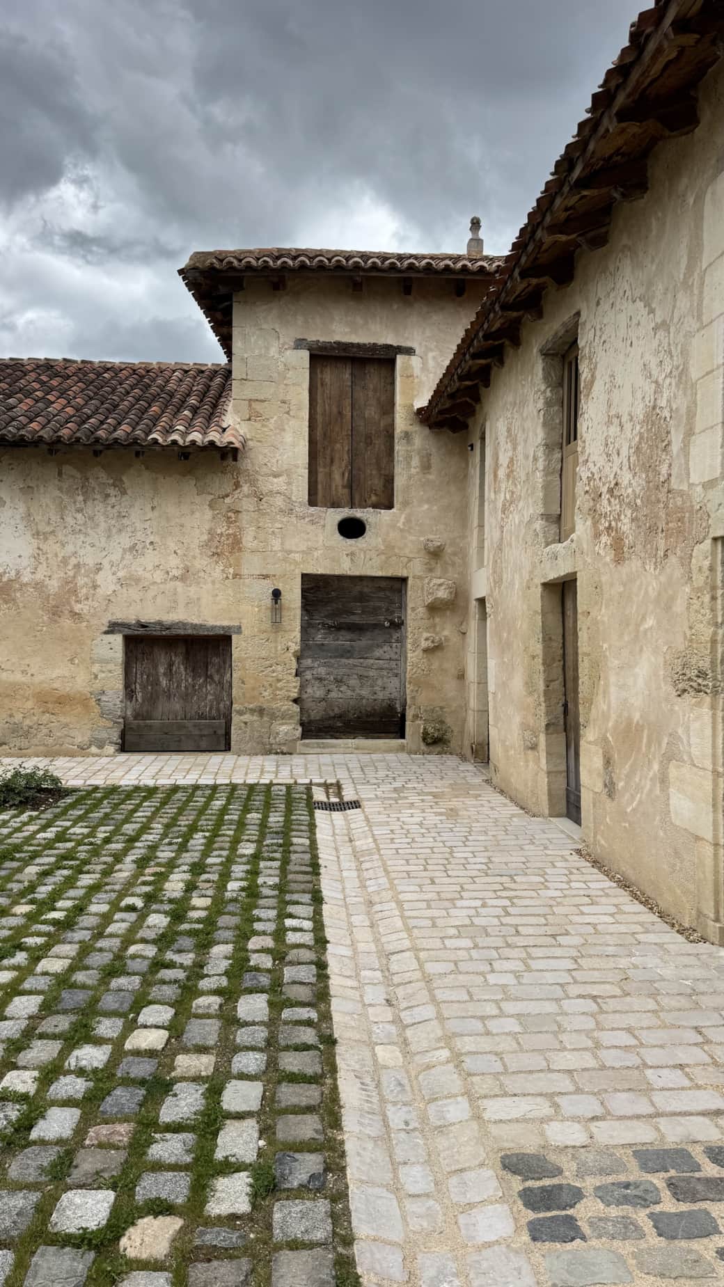 Dans la cour_2