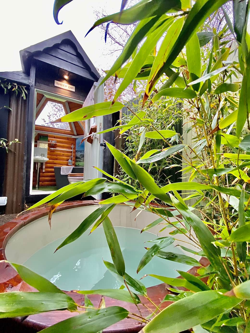 Sheep retreat hot tub glamping holidays near london (4) Sheep retreat hot tub glamping holidays near london (4)