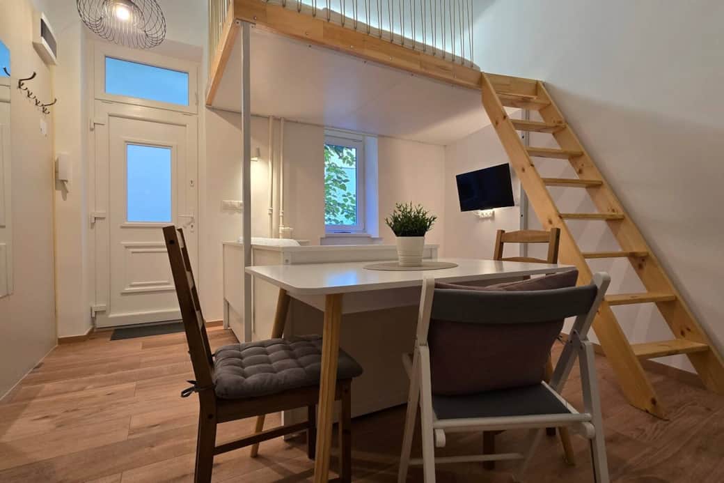 Living room/Dining area