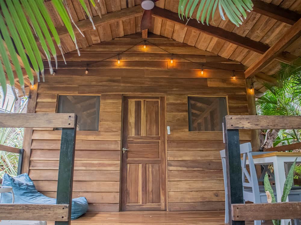 Hotel glamping flor y bambu log cabin baula 2
