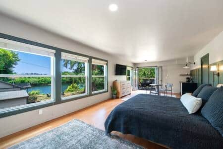 Room 3/Nehalem River Inn Room 3/Nehalem River Inn
