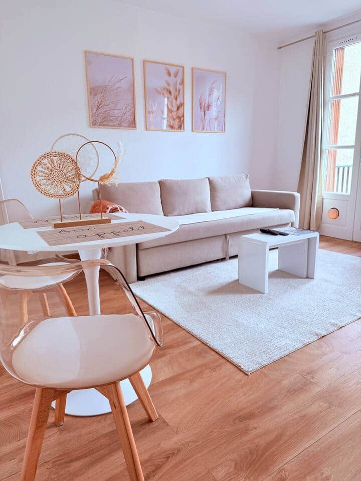 Salon avec couchage 160x190 – idéal pour 2 collègues souhaitant dormir séparément Salon avec couchage 160x190 – idéal pour 2 collègues souhaitant dormir séparément