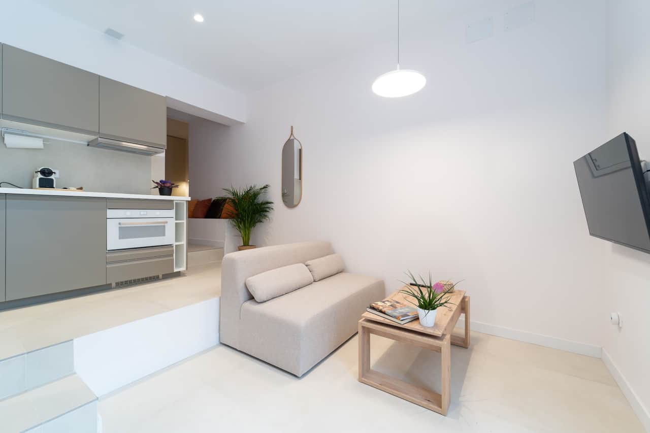 Salón con cocina abierta