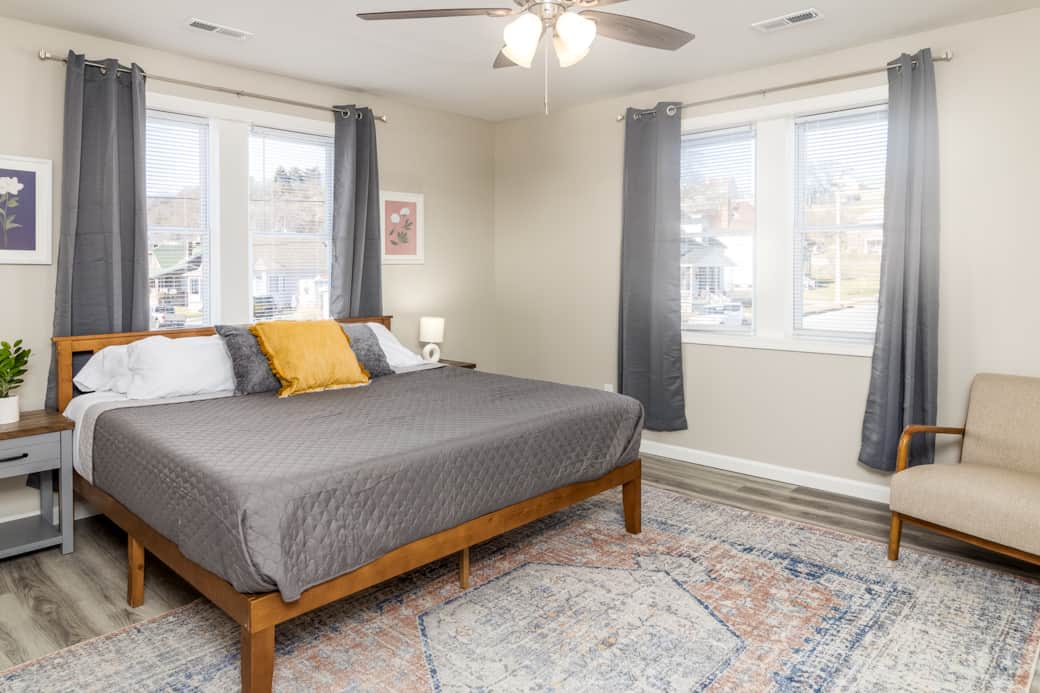 King size bedroom