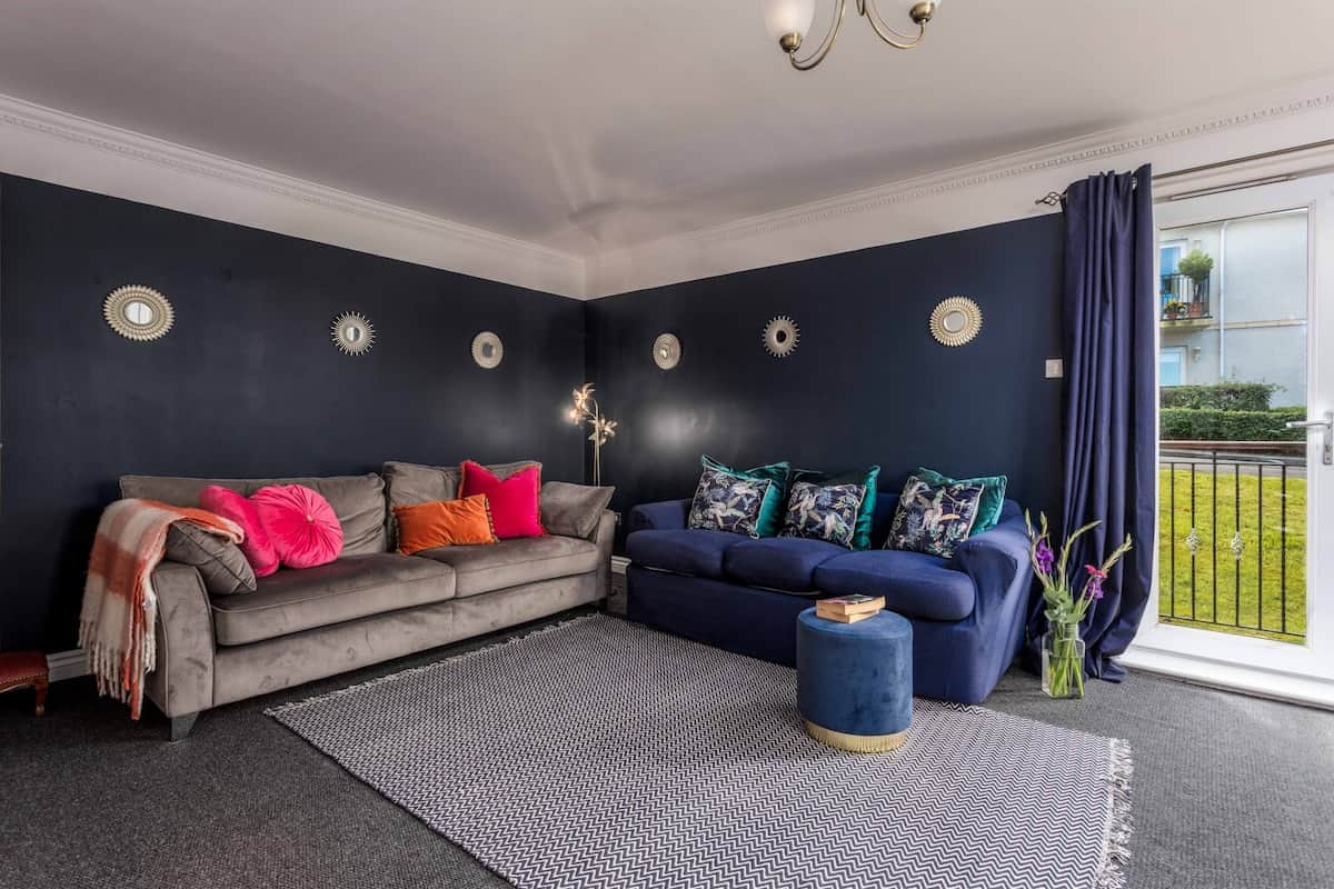 All of our Turnberry apartments have large lounge areas . l