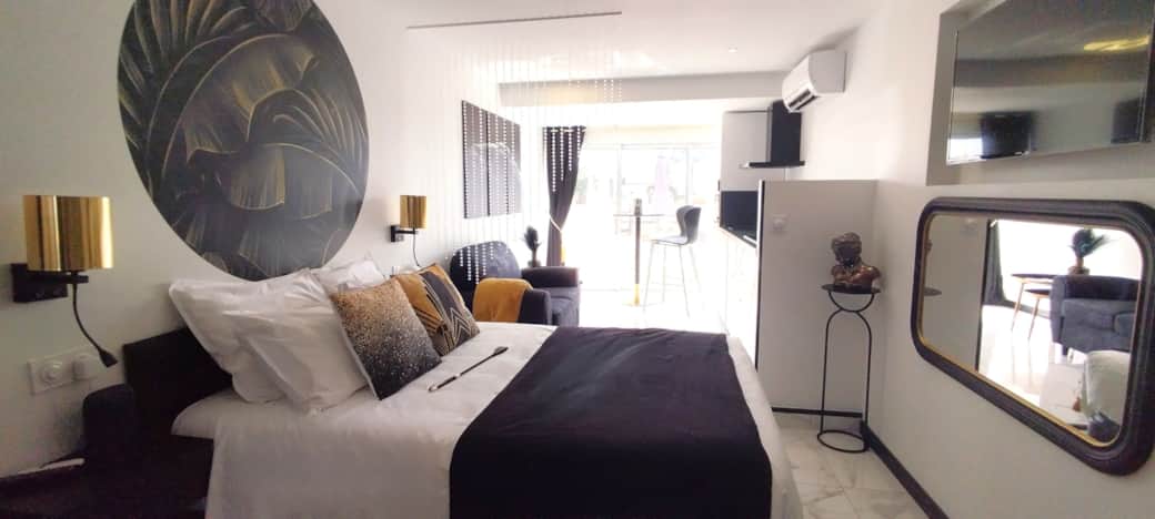 0001 Bedroom - le boudoir heliopolis - Deluxe studio - naturist village - Cap d'Agde