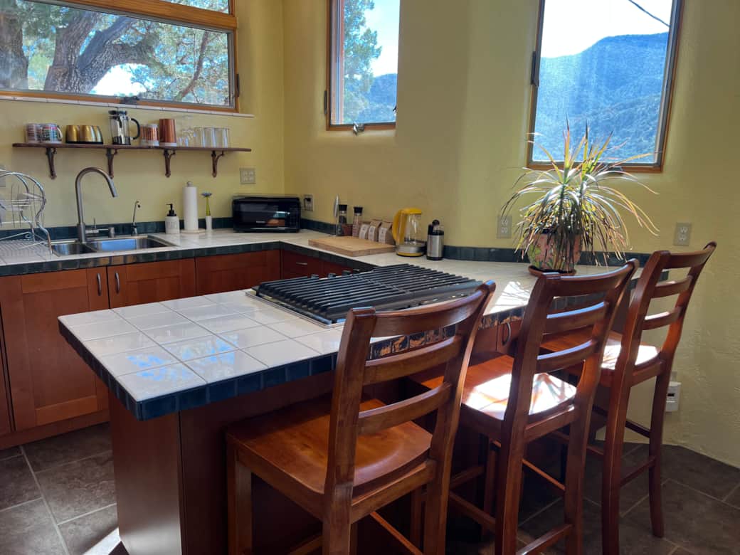 Kitchen & Dining Peninsula