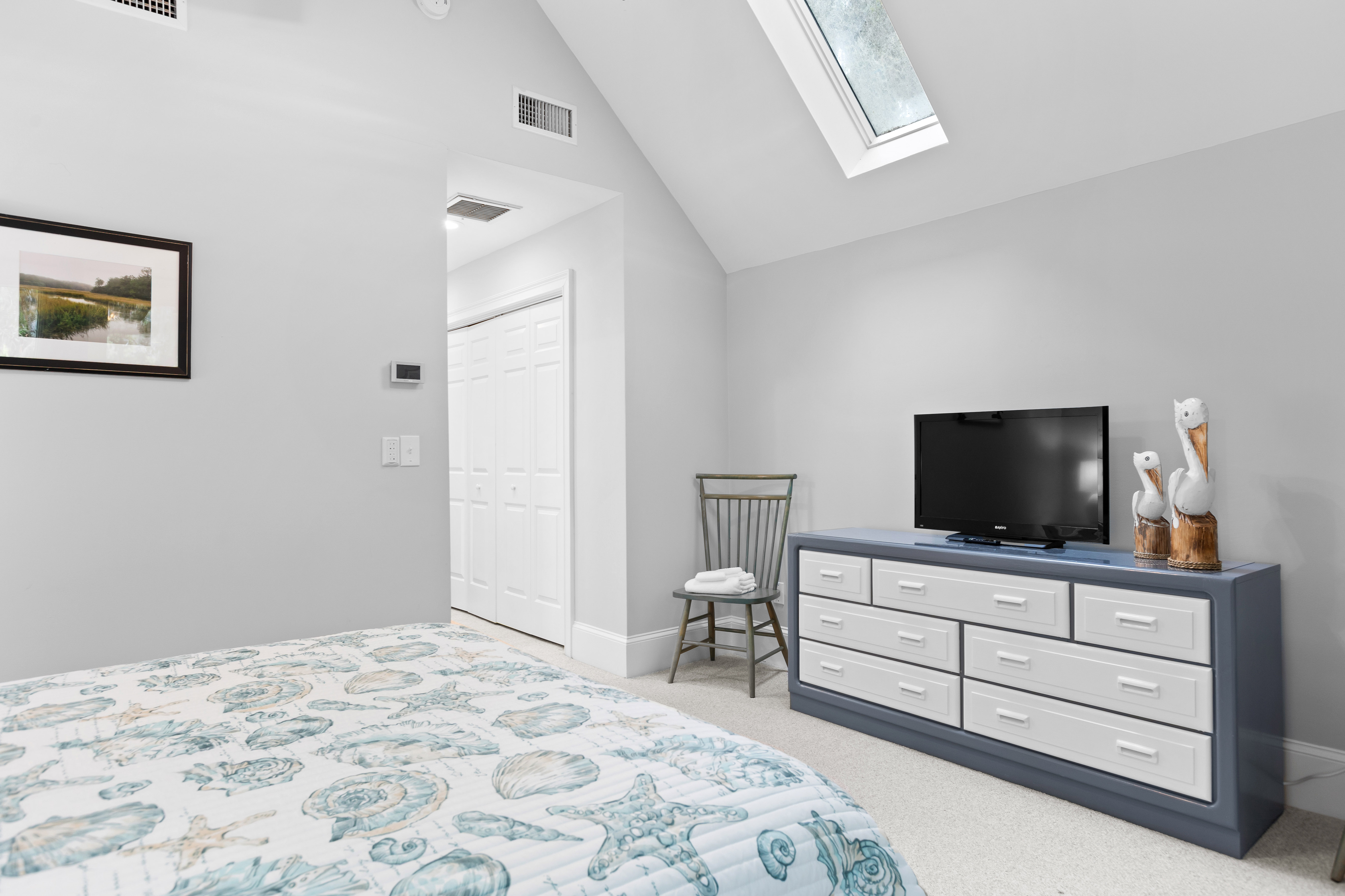 King Bedroom (mid level)