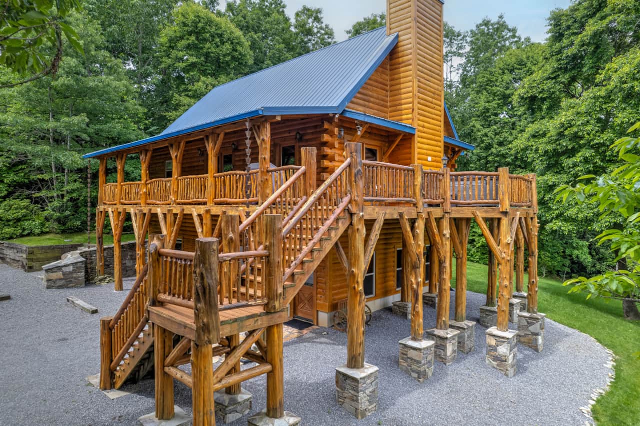 High Rock Haven 4BR / 3BA / Gameroom / Hot tub