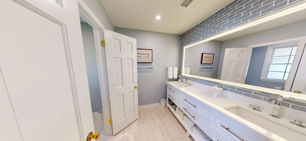 Bathroom - The Reunion House