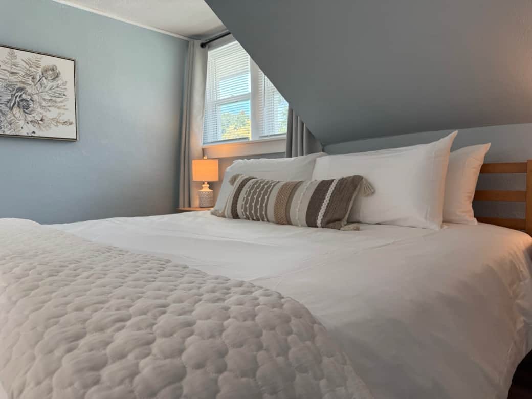 Premium bedding with down-free duvet