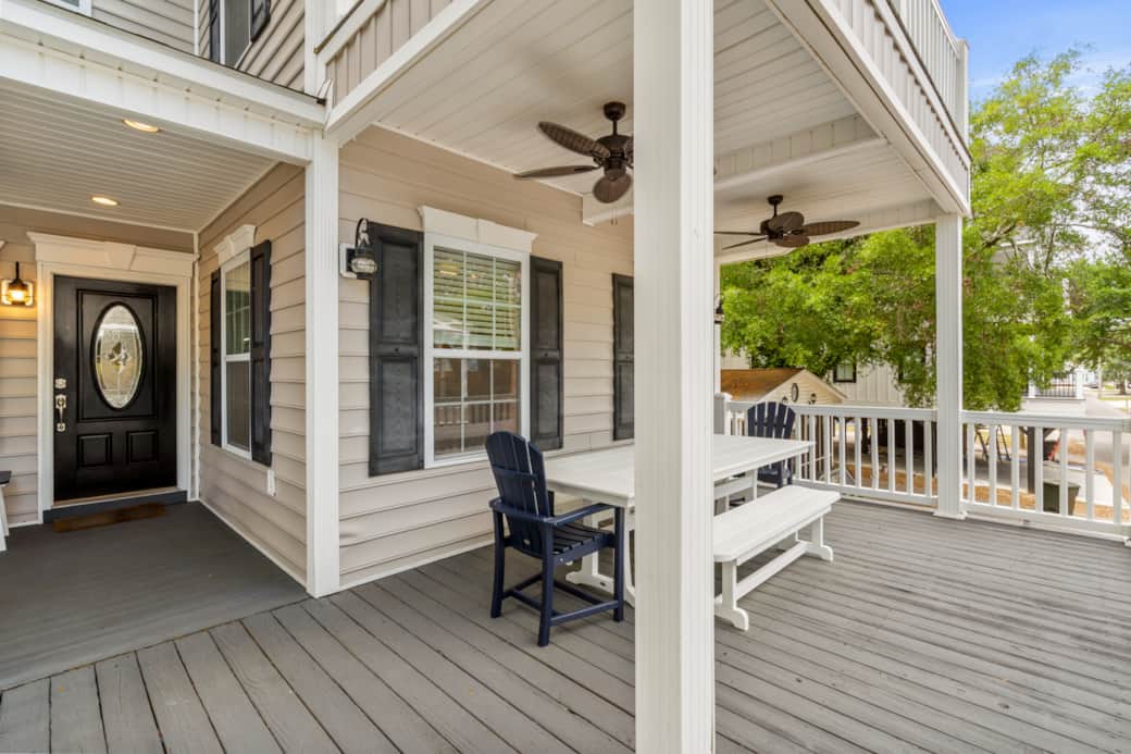 Covered outdoor dining area 