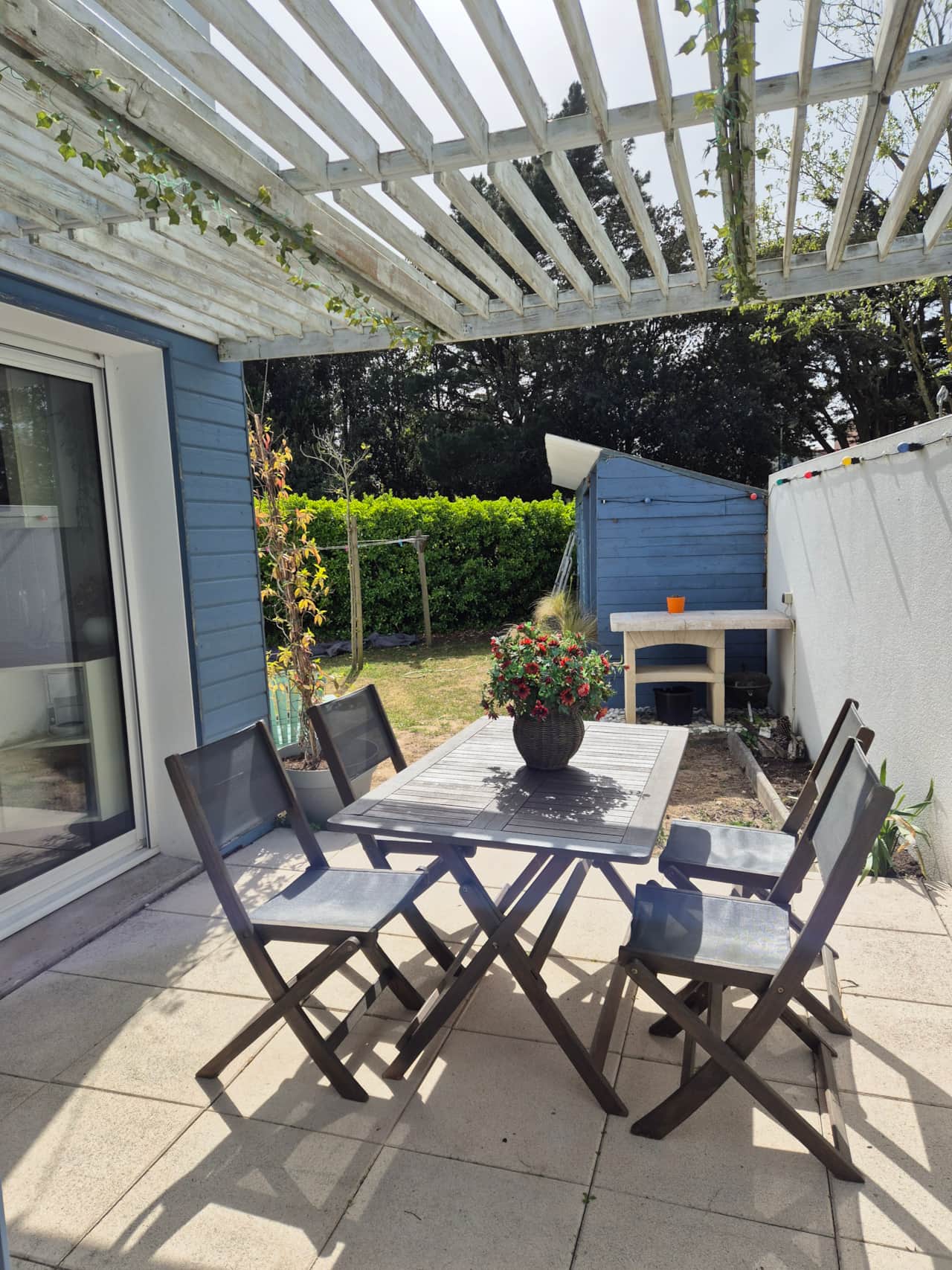 Terrasse donnant sur la cuisine et la suite parentale