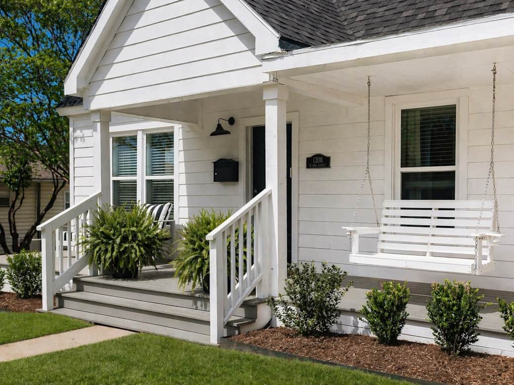Welcome to Caviar on Pine: a timeless white cottage with a front porch swing and an instant exhale kind of energy. Clean, relaxed, and effortlessly elevated, it strikes the perfect balance between cozy and cool from the moment you arrive. 