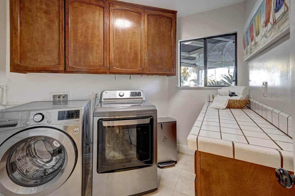 Washroom- FAST washer/dryer can do complete load using quick settings- in about 30 minutes.