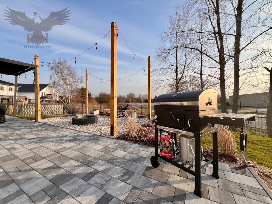 Grillen im Sonnenuntergang Grillen im Sonnenuntergang