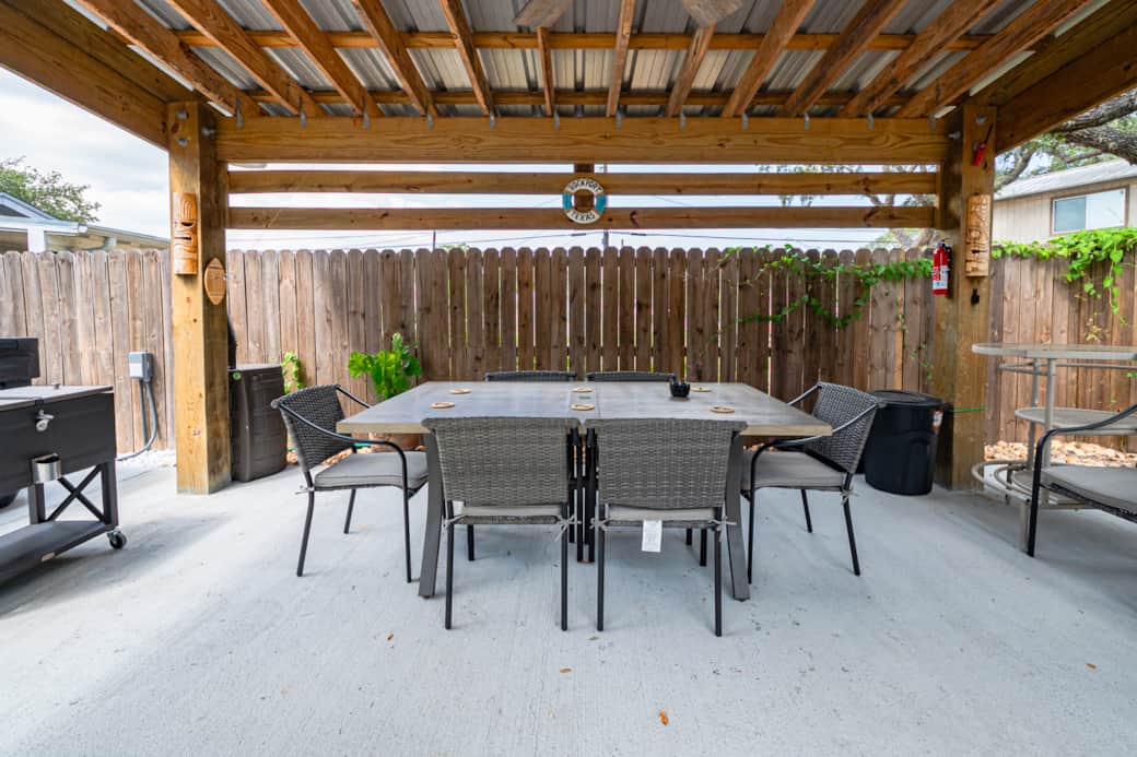 Oversized outdoor dining has room for everyone! 