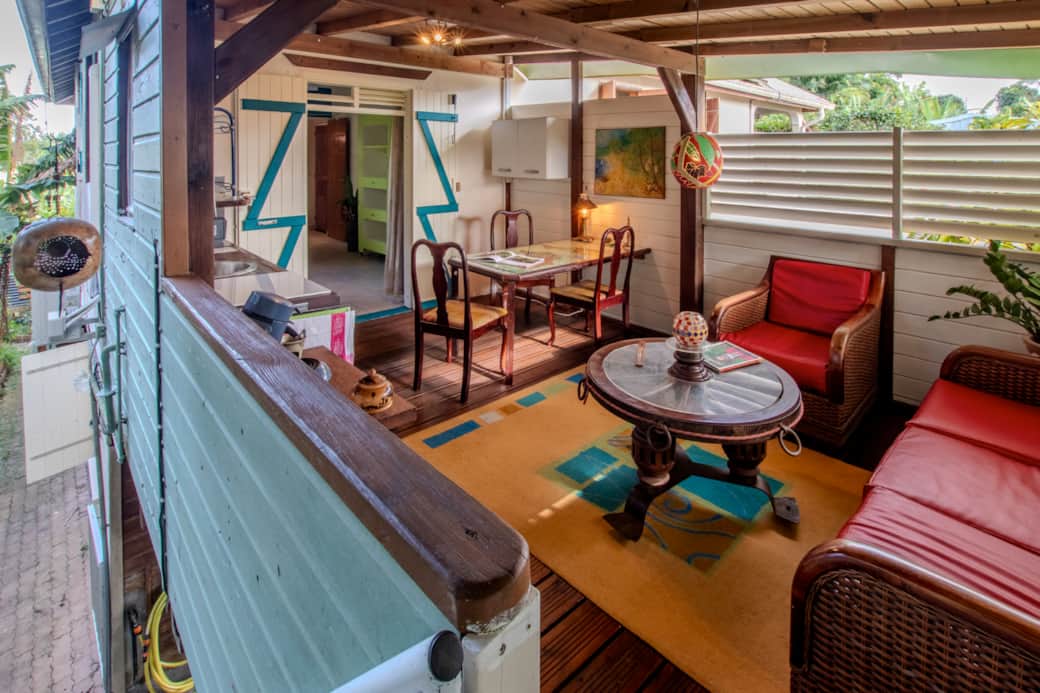 Accès à l'étage par un escalier Accès à l'étage par un escalier