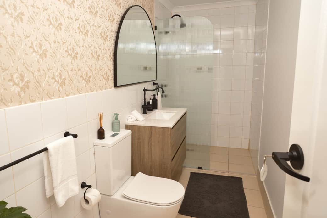 Room 4 Bathroom Room 4 Bathroom