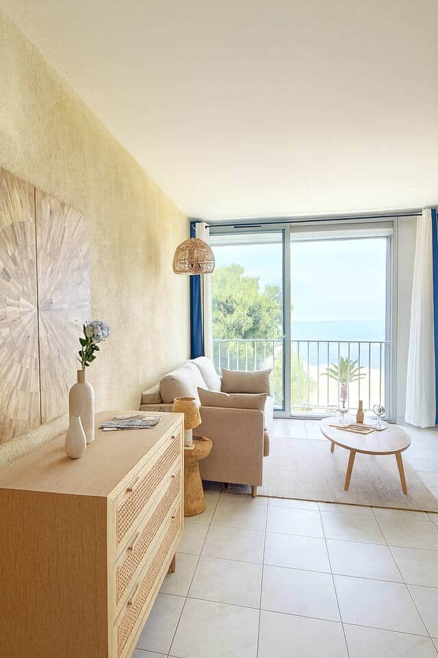 Vue panoramique depuis le salon, un réveil face à la mer