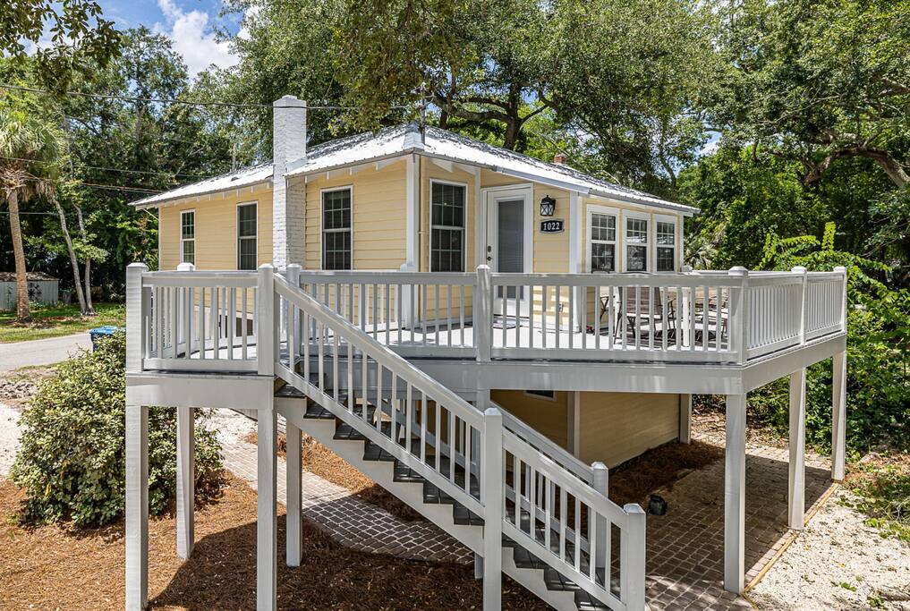 Hawk’s Nest – Pet Friendly Cottage Near the Beach & Village — Saint Simons Island, Georgia
