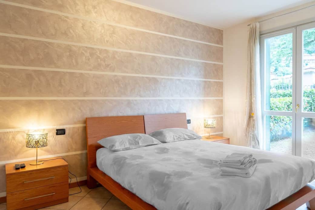 camera con letto matrimoniale