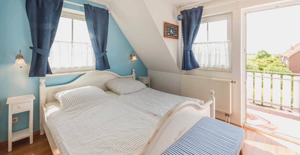 1. OG - großzügiges Schlafzimmer mit  Balkon und unverbautem Ausblick