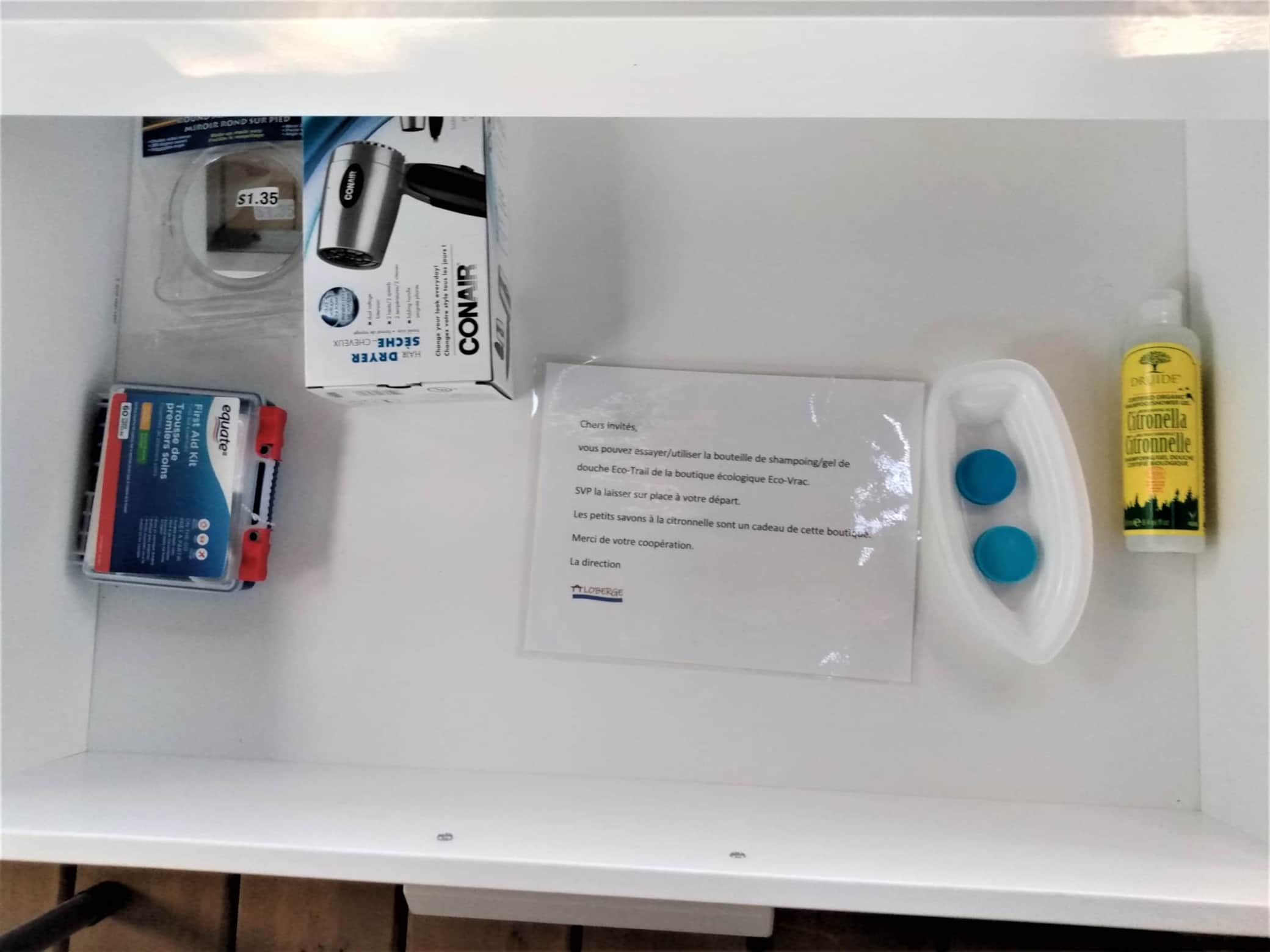 Articles de salle de bain inclus