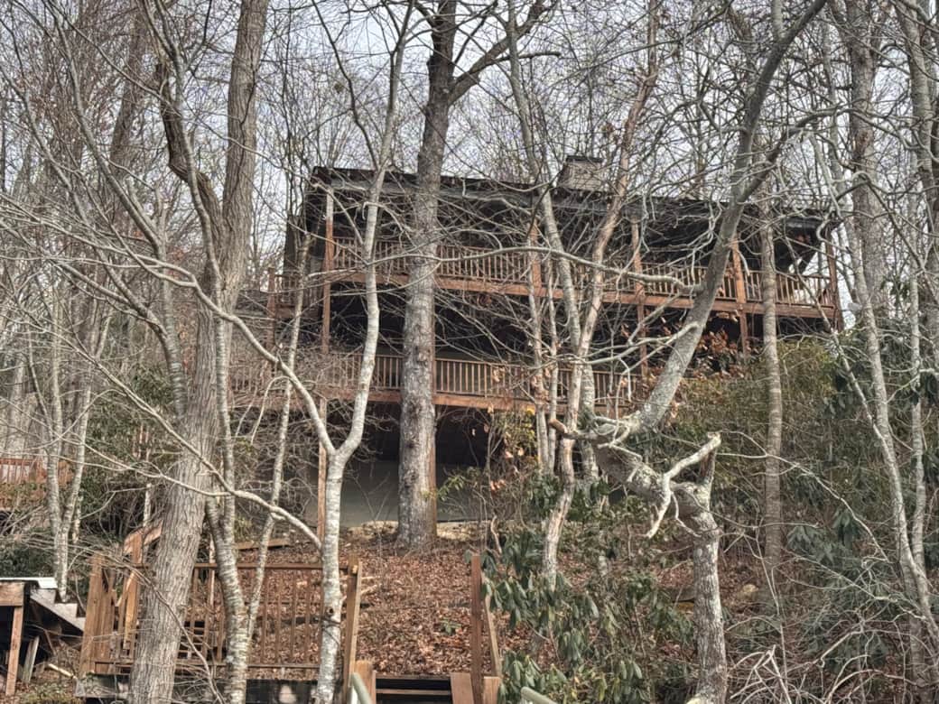 2 Large patios overlooking Nantahala Lake