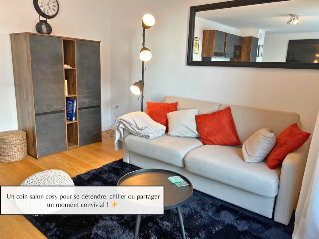 🛋️ Un coin salon cosy pour se détendre, chiller ou partager un moment convivial ! ✨ 🛋️ Un coin salon cosy pour se détendre, chiller ou partager un moment convivial ! ✨