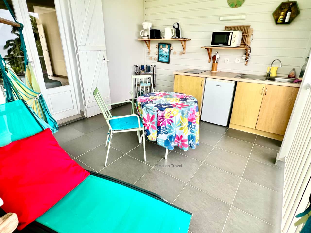 Terrace of the Tillet apartment