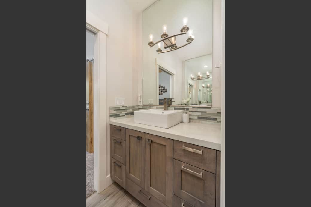 Double sinks in attached private bath