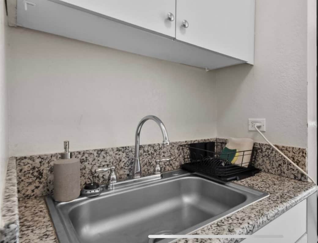 Kitchenette 1